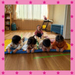 2歳児 ボール遊び くま歩き 大根抜き リズム運動 製作 習字