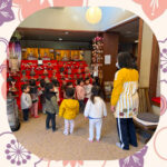 2歳児 お散歩でお雛様を見に来たよ！